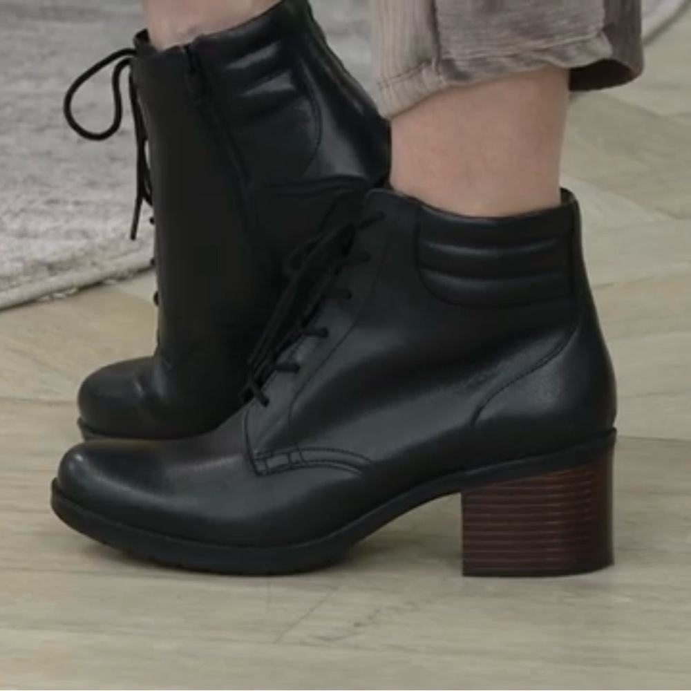 Clarks Women’s Hollis Jasmine Black Leather Lace Up Ankle Boots, Size 8.5M - Picture 2 of 13